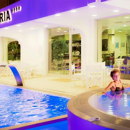 Hotel Vittoria Риччоне Экстерьер фото