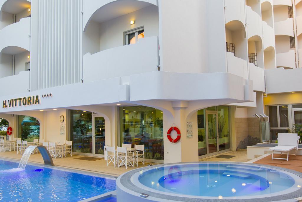 Hotel Vittoria Риччоне Экстерьер фото