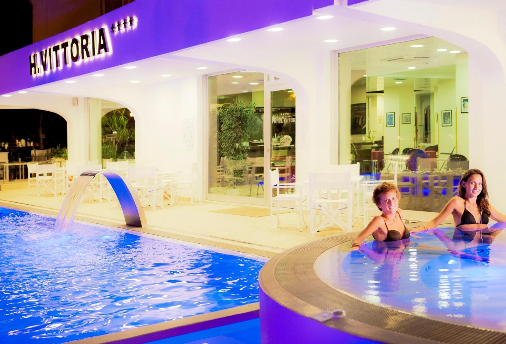 Hotel Vittoria Риччоне Экстерьер фото