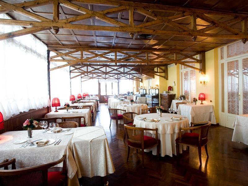 Hotel Vittoria Риччоне Экстерьер фото