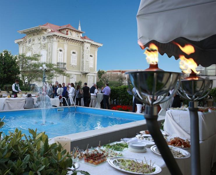 Hotel Vittoria Риччоне Экстерьер фото