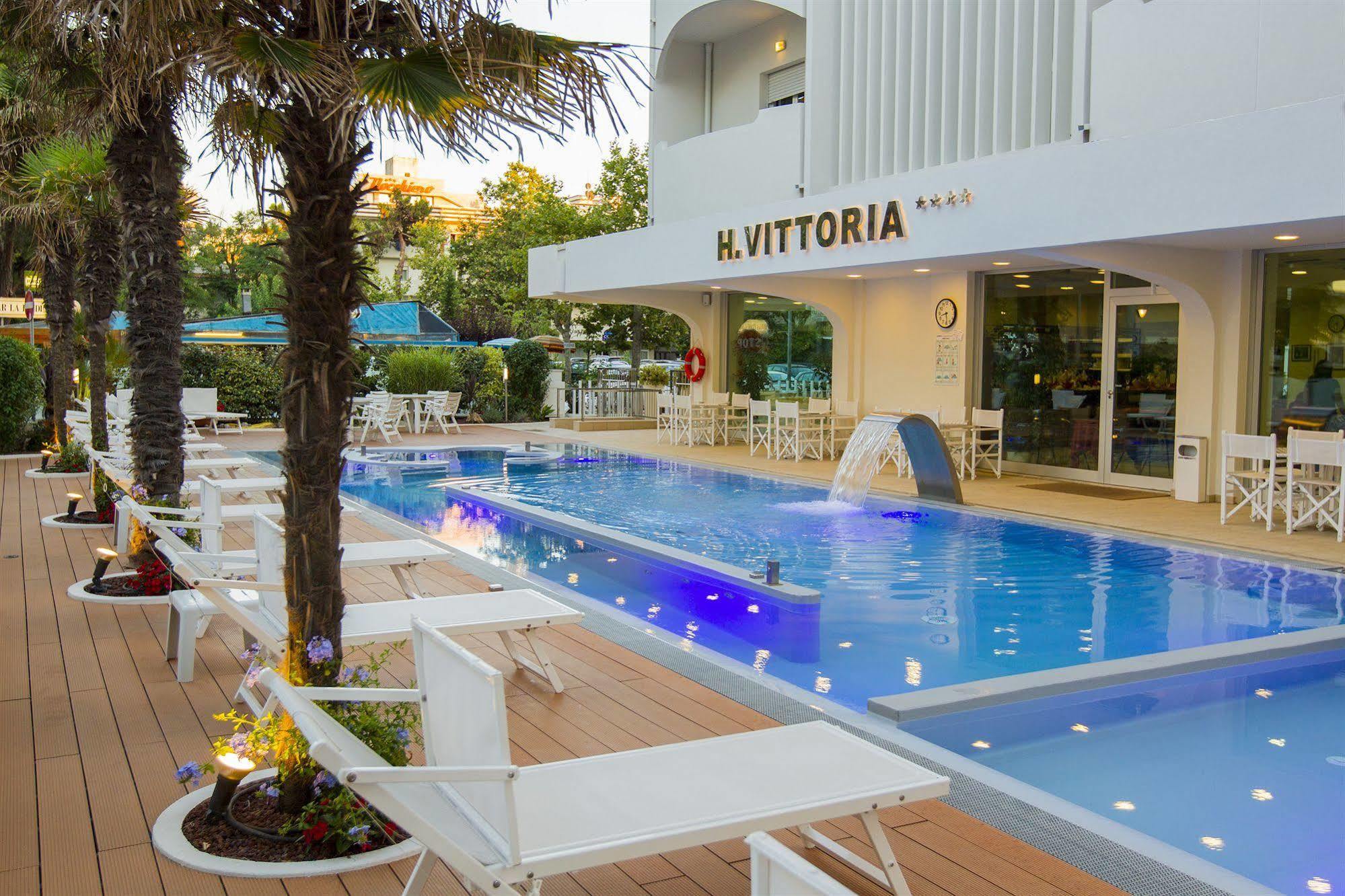 Hotel Vittoria Риччоне Экстерьер фото