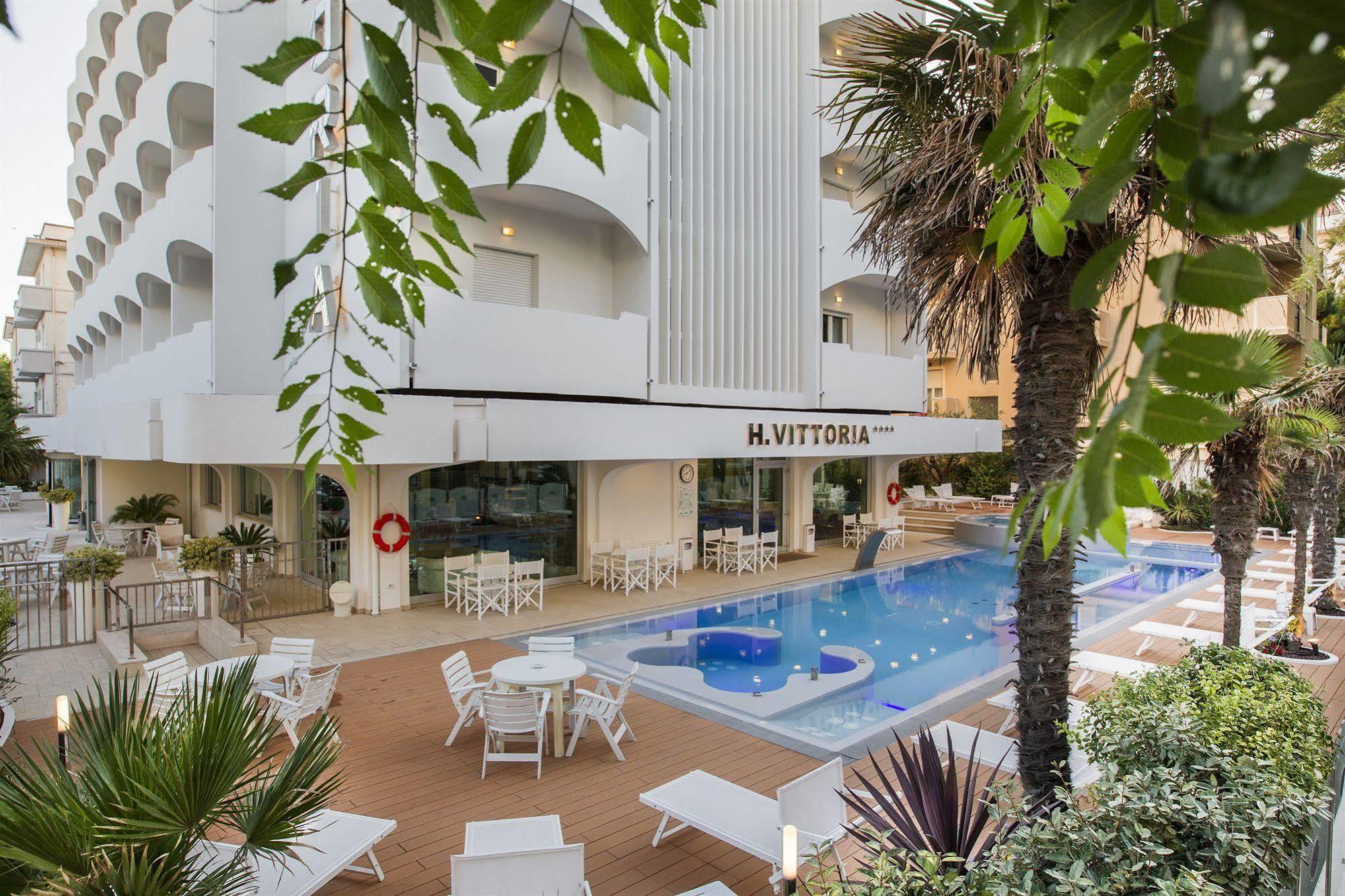 Hotel Vittoria Риччоне Экстерьер фото