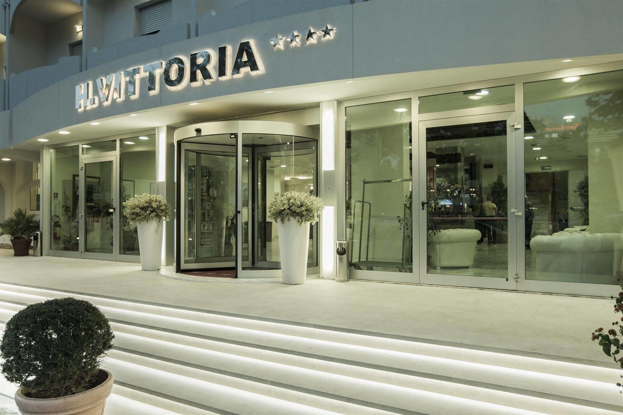 Hotel Vittoria Риччоне Экстерьер фото