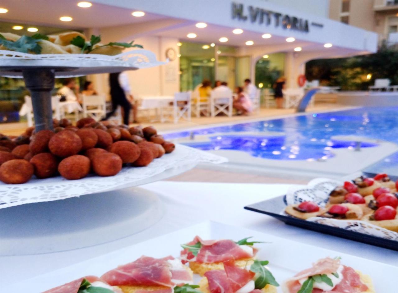 Hotel Vittoria Риччоне Экстерьер фото
