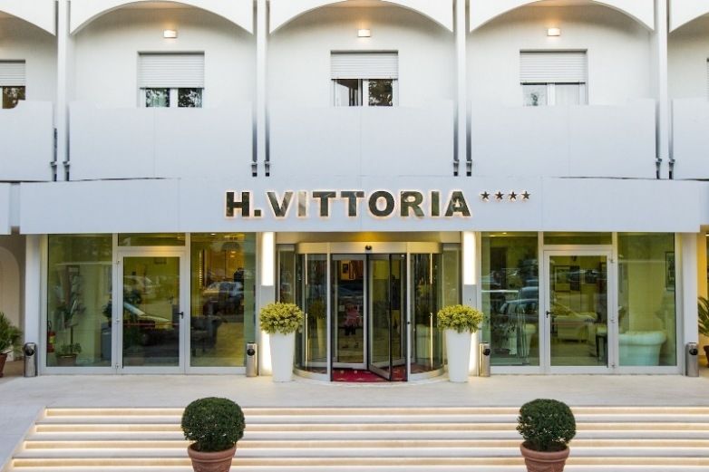 Hotel Vittoria Риччоне Экстерьер фото