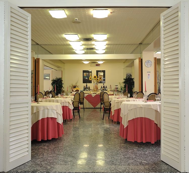 Hotel Vittoria Риччоне Экстерьер фото